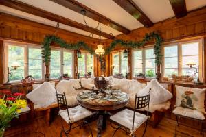 Schwarzwaldhaus Wolftal – Historisches Jagdanwesen, Park und Wildbach im Schwarzwald