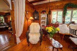 Schwarzwaldhaus Wolftal – Historisches Jagdanwesen, Park und Wildbach im Schwarzwald