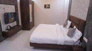 Hotel Golden Aura Inn