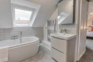 Castle Hideaway, Stylish Coastal Property in Thornham, Crabpot Cottages, Hunstanton