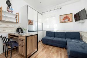 Cozy & Functional Studio with Air Conditioning by Noclegi Renters