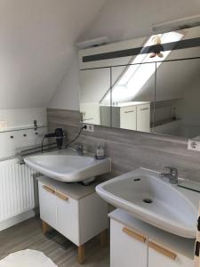 helle ruhige Wohnung mit vielen Extras im Grünen