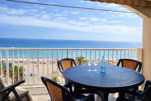 On the sea front with an ocean-facing terrace