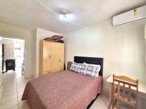 Apartamento na UBATUBA há 1 quadra do mar com AR