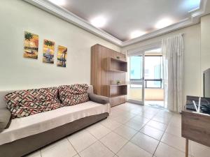Apartamento na UBATUBA há 1 quadra do mar com AR
