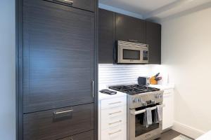 Luxury Apt with Gym & Pool