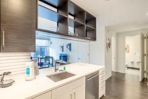 Luxury Apt with Gym & Pool