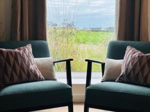 Bromholme Cottage Bacton - Sleeps 10, hot tub, close to beach