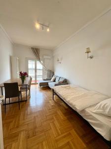 Dreaming of Greece G2