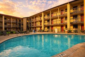 Red Roof Inn & Suites Houston- Hobby Airport