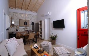 Villa Estia with Private jacuzzi, next to the Beach