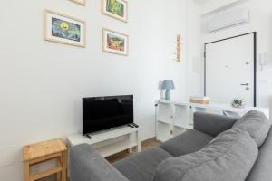 Menganti White Apartment by Wonderful Italy