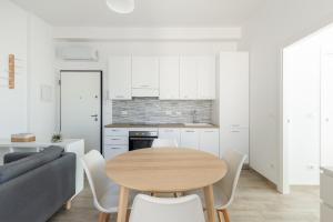 Menganti White Apartment by Wonderful Italy