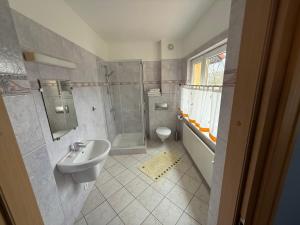 Restaurant & Hostel "Broadway"