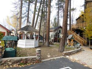 Castle Wood Theme Cottages Couples Only Hotel Big Bear Lake Ca