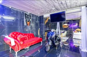 Villa & Wellness Area Jacuzzi Sauna Massage Table