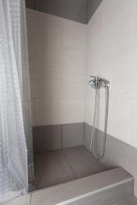 Enalios Apt #2- Spacious Flat in the Heart of Town