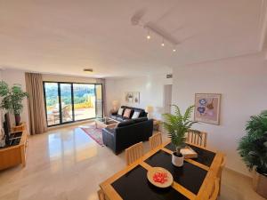 Queen Marie - Golf, Parking and Pool - Benalmádena