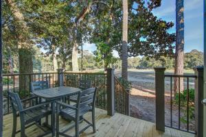 Fairway Oaks 1305