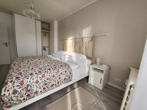 Sunny City Center Apartment, free parking