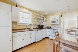 Provincetown Penthouse - Unit D