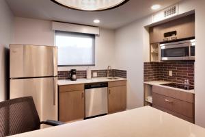 One-Bedroom King Suite with Kitchen and View room in Hyatt House Portland / Downtown