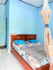 Jungle life guesthouse Trekking & Transport Book with us