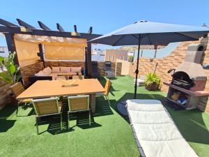 Apartamentos Paraiso Vera Playa, Atico Bora Bora con piscina privada, pie de playa, WIFI
