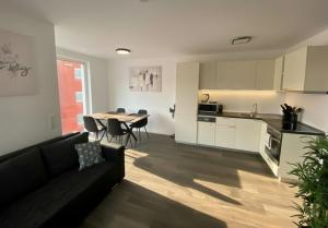 Apt near Rheinhafen mit Balkon und Parken -APOLONIAliving