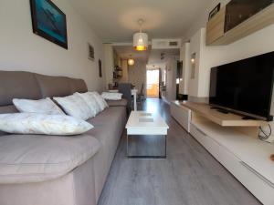 Apartamentos Paraiso Vera Playa, Atico Bora Bora con piscina privada, pie de playa, WIFI