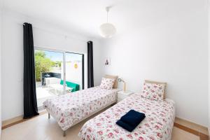 House with Pool 5min Walk to Alemães Beach by BeCherish