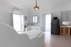 Tyche - Santorini Emporio Villas