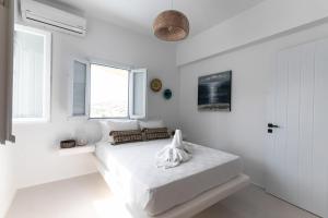 Tyche - Santorini Emporio Villas