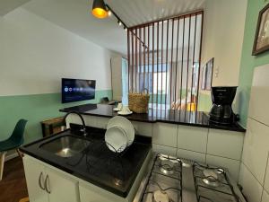 Copacabana 450 meters from the beach AC, Wi-Fi and Smart TV
