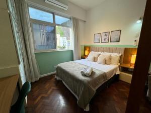 Copacabana 450 meters from the beach AC, Wi-Fi and Smart TV