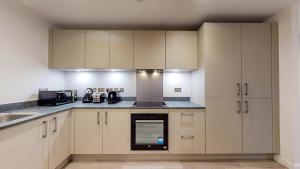 Stylish 1-bedroom Apartment secure parking