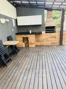 Apto Pântano do Sul c piscina 150m da praia