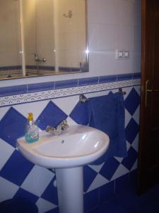 Single Room with Shared Bathroom room in Hostal Pacios