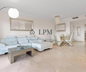 Bright Apartment Indoor and outdoor Pool and Sauna