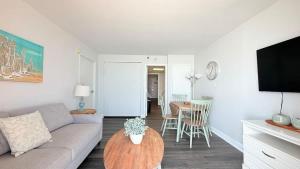 Paradise Oceanfront 1bd pool and hot tub