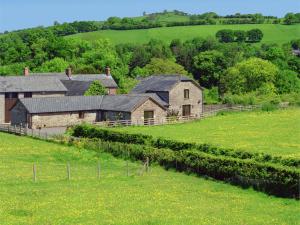 6 Bed in Llanfrynach BN342