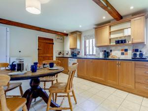 6 Bed in Llanfrynach BN342