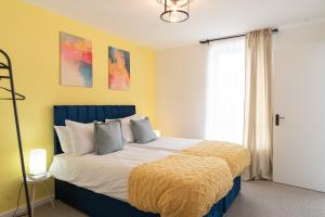 The Coastal Loft | Sleeps 6 | Central Folkestone