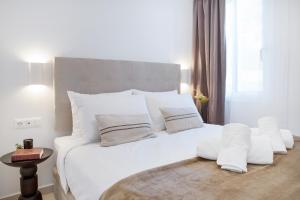 Modern 1 Bedroom Apartment with Terrace and AC Near Beach in Las Americas