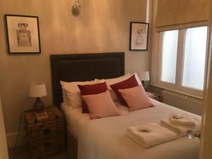 Elegant 3BR Notting Hill Apartment