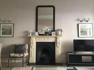Elegant 3BR Notting Hill Apartment