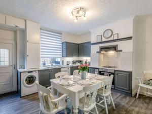 4 Bed in Holmfirth oc-86032