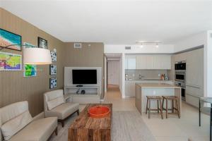 Luxury Oceanfront 2BR2BA | Beach + Pool