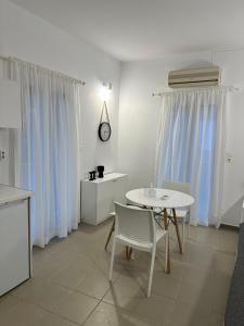 Elio C 1BDR Apt 1 min from the beach by Hospi Living