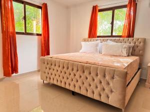 Exclusive Huge and Lovely 4 bedrooms and 3 bathrooms apartments in Santiago close tofuns